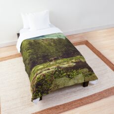 Alpine Idyll - Mountain lake in the Italian Alps Comforter