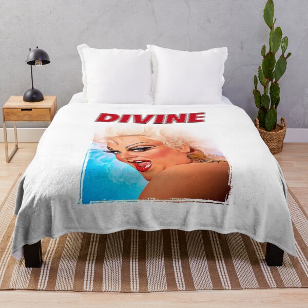 Artikelvorschau, Geschenke für Frauen Göttliche Drag Queen Grafik für Fans entworfen und verkauft von Thanhthuy1994.