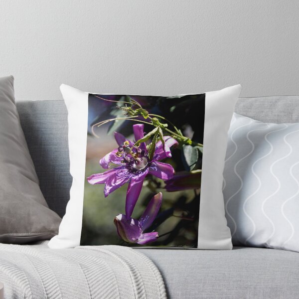 Artikelvorschau, Lavender Lady Passion Flower entworfen und verkauft von Maria A. Barnowl.