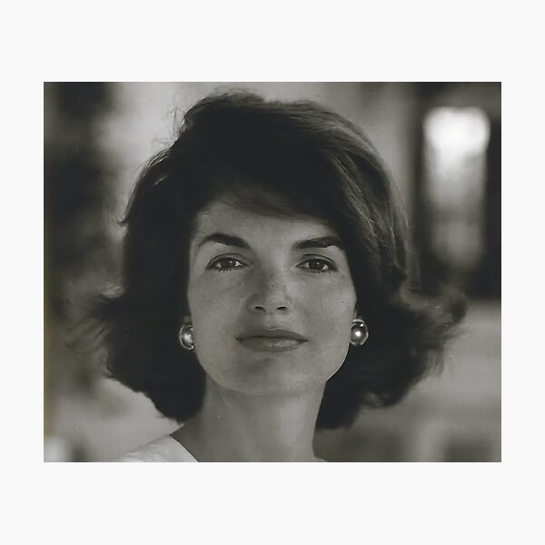 Vista previa del artículo con la obra «Jacqueline Kennedy Onassis en blanco y negro», diseñado y vendido por Tru Dezigner.