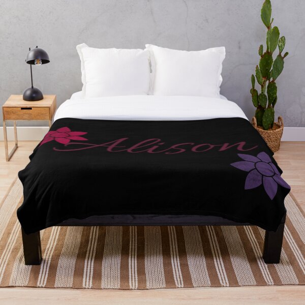 Artikelvorschau, Alison Floral Name Kalligraphie Design Schwarze Version entworfen und verkauft von Cora Gregory.
