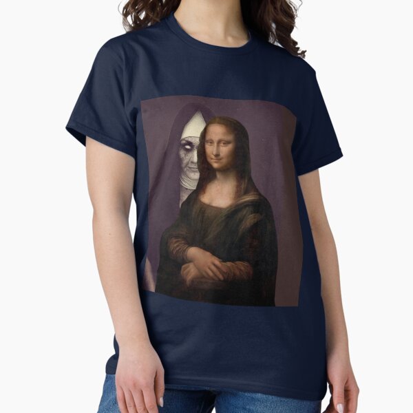 Vista previa del artículo con la obra «Arte divertido de Mona Lisa con fondo divertido Pegatinas de monja aterradoras de terror, arte de pared, Mona Lisa en la playa Retrato de Leonardo da Vinci de Mona Lisa del Giocondo 1503–1506 pintura famosa», diseñado y vendido por wilfredojerez28.