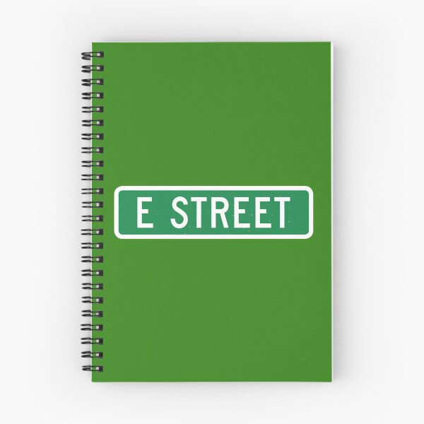 Aperçu de l'œuvre E Street, panneau de signalisation vintage (version couleur) créée et vendue par lorenkleins.