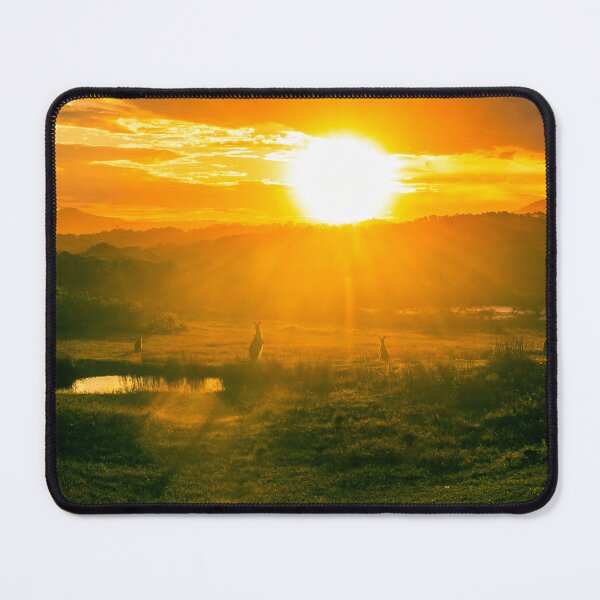 Aperçu de l'œuvre Kangourous appréciant le coucher du soleil créée et vendue par AussieCamera.