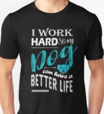 Ich arbeite hart, damit mein Hund ein besseres Leben-T-Shirt haben kann Slim Fit T-Shirt