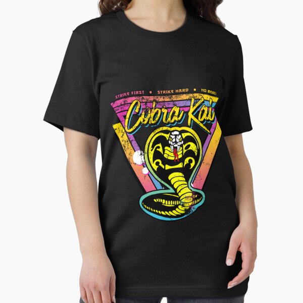 Aperçu de l'œuvre T-shirt triangle Cobra Kai années 80 créée et vendue par Phieanl83.