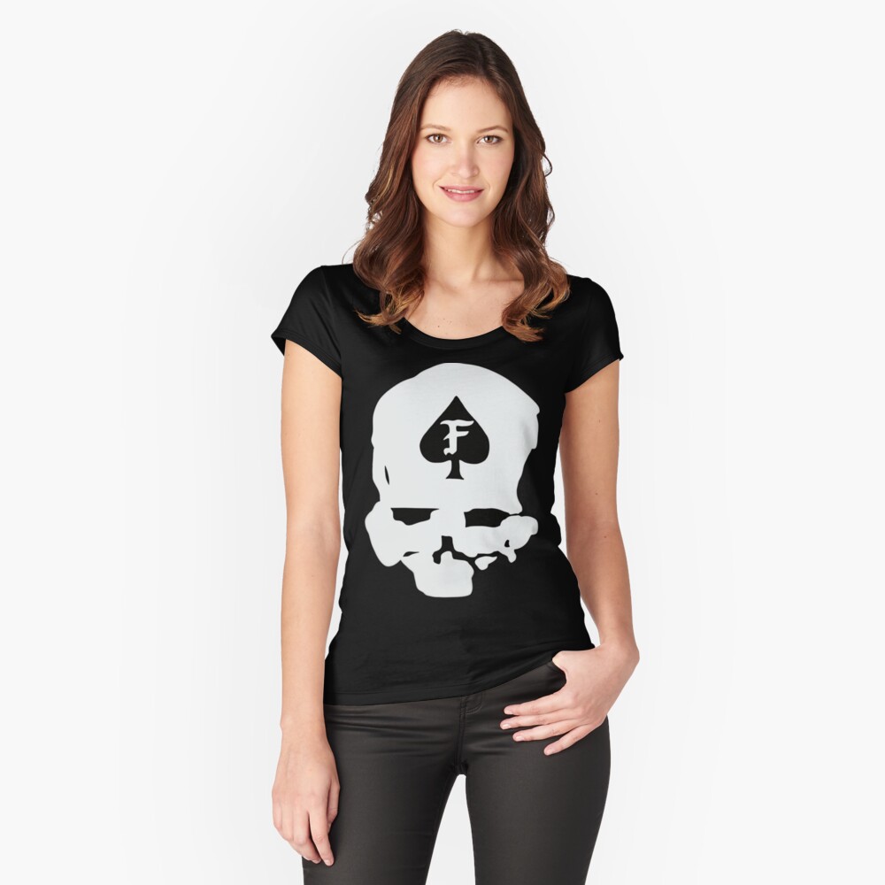 Vista previa del artículo con la obra «Camiseta entallada de cuello ancho», diseñado y vendido por BattleTribe.