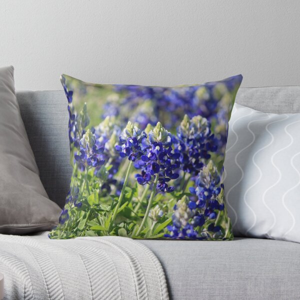 Bluebonnet blooms Throw Pillow