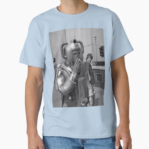 Vista previa del artículo con la obra «Cyberman fumando», diseñado y vendido por Scratchy-Ed.