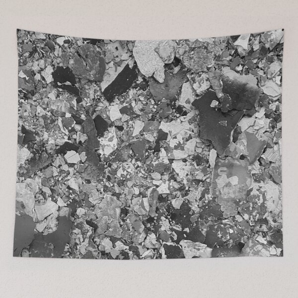 Aperçu de l'œuvre Impression de texture de débris noir et blanc créée et vendue par DFLC Prints.
