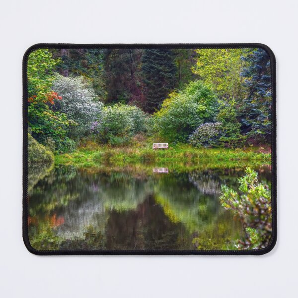 Aperçu de l'œuvre Son Endroit Calme Le Fairytale Forest Mirror Loch créée et vendue par OBTImaging.