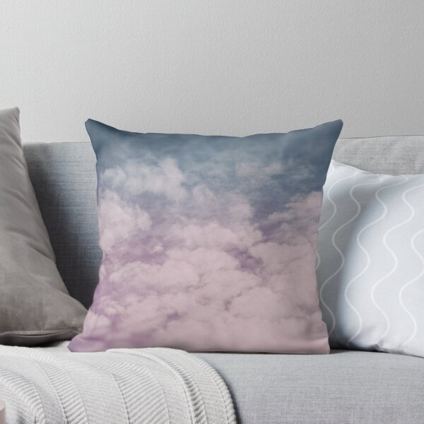 Aperçu de l'œuvre Nuages Vintage créée et vendue par Tanya C Smith.