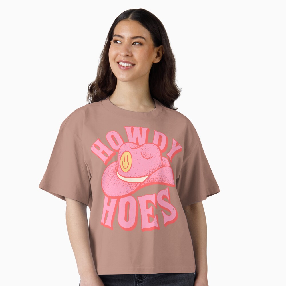 Howdy Hoes | Pink Cowboy Cowgirl Rodeo Hat Preppy Aesthetic | MEME HOWDY Y'ALL | White Background Classic T-Shirt