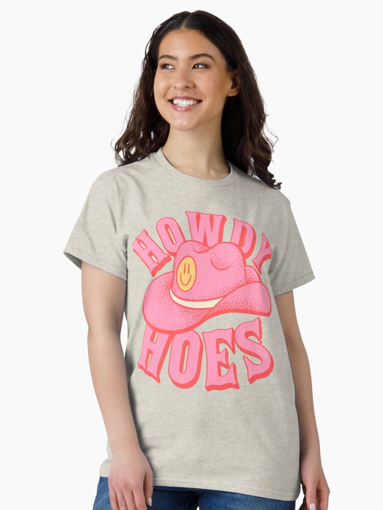 Howdy Hoes | Pink Cowboy Cowgirl Rodeo Hat Preppy Aesthetic | MEME HOWDY Y'ALL | White Background Classic T-Shirt