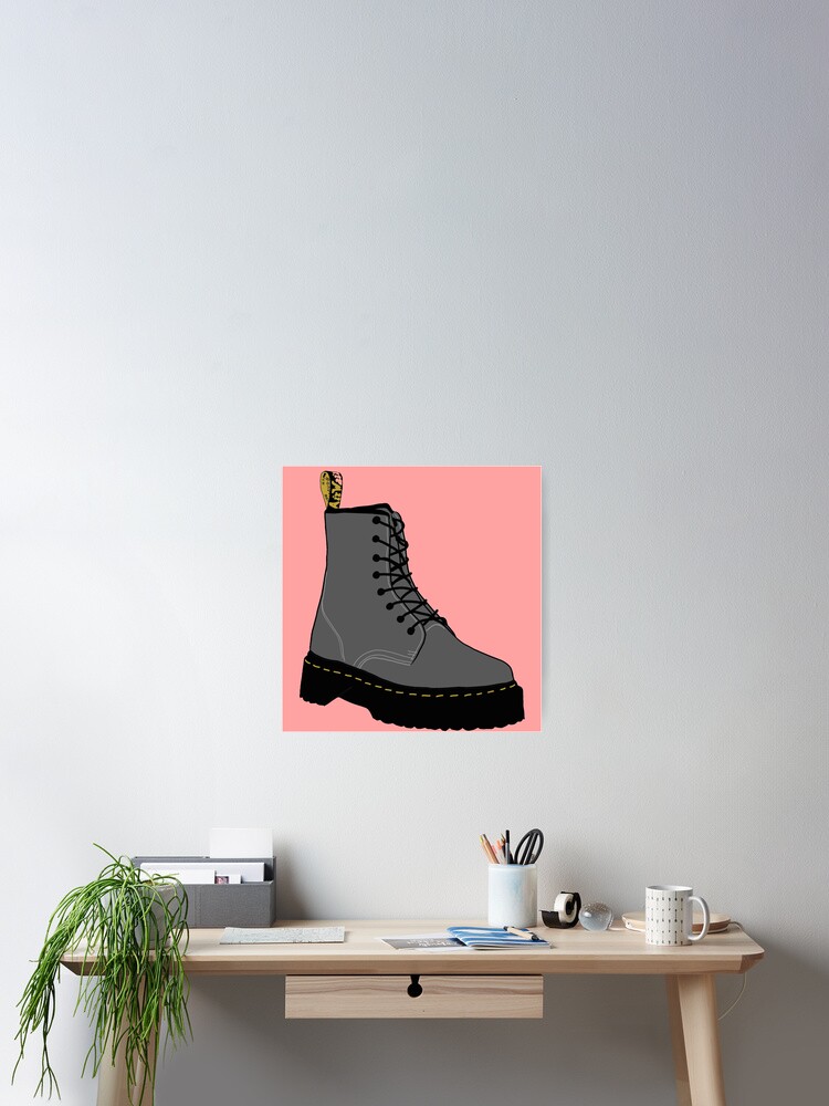 Dr Martens, Limited Edition 6 Hole Peace and Love Size 4