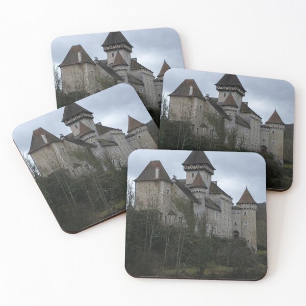 Aperçu de l'œuvre Le château de Cléron est un château du XIVe siècle situé sur la rivière Loue en Bourgogne-Franche-Comté. Journée d'hiver nuageuse. (vertical) créée et vendue par Maurizio Fabbroni.