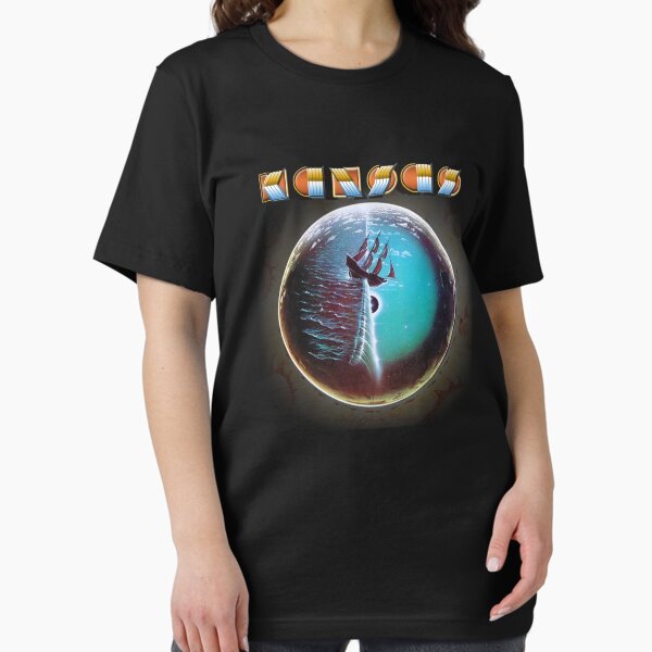 Vista previa del artículo con la obra «Crónicas del armario Camiseta clásica», diseñado y vendido por JoelDea.