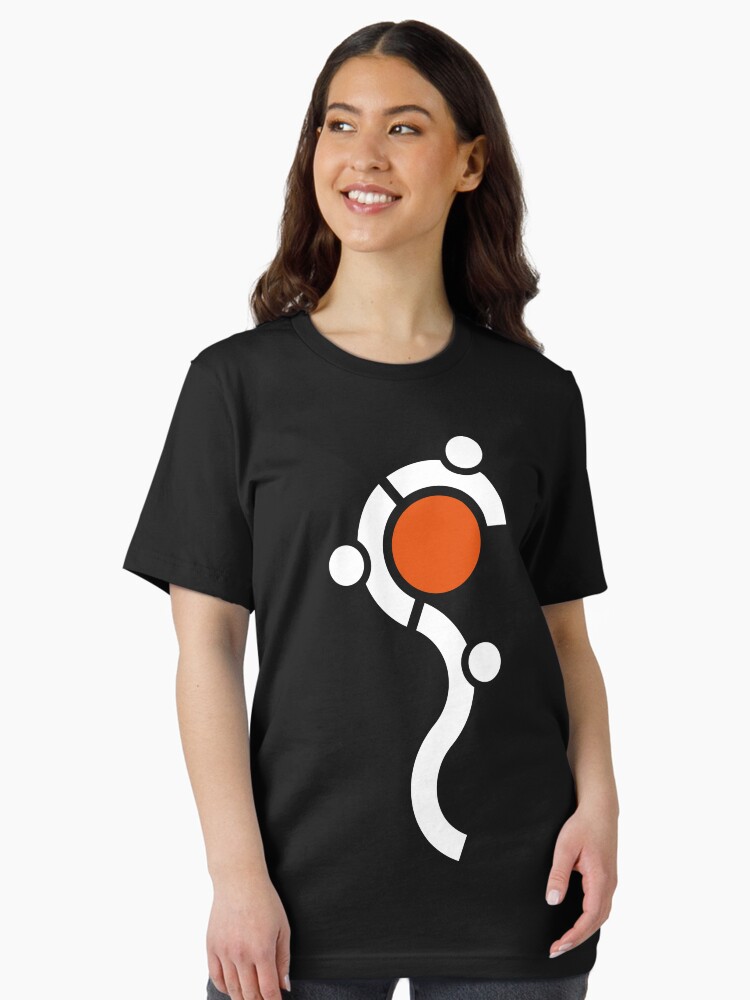Aperçu 1 sur 7. T-shirt essentiel avec l'œuvre Ubuntu Climb créée et vendue par M1D33L.