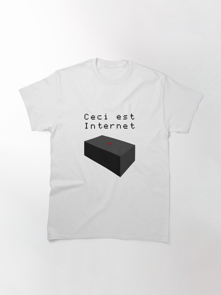 Aperçu 3 sur 7. T-shirt classique avec l'œuvre Ceci est Internet créée et vendue par M1D33L.