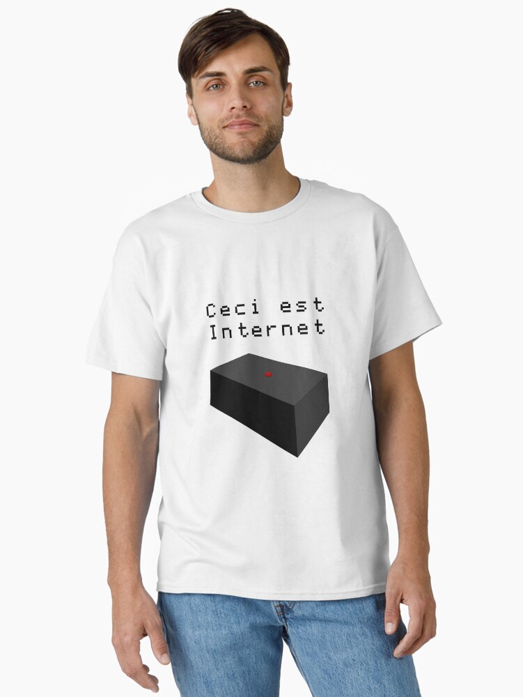 Aperçu 2 sur 7. T-shirt classique avec l'œuvre Ceci est Internet créée et vendue par M1D33L.