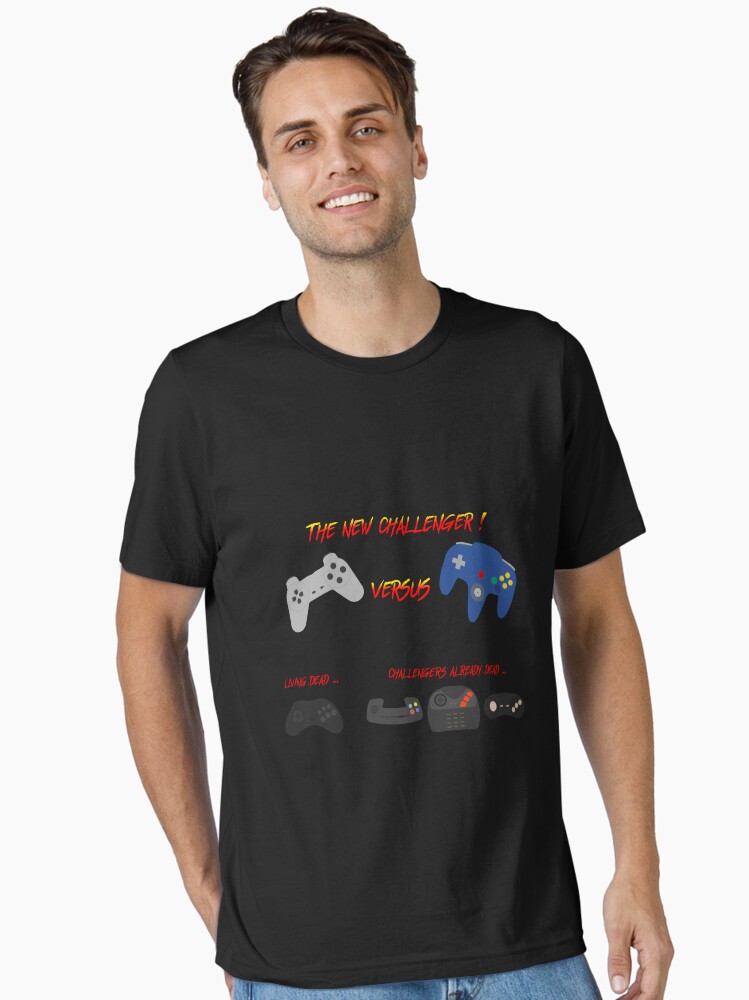 Aperçu 2 sur 7. T-shirt essentiel avec l'œuvre PSone VS N64 créée et vendue par M1D33L.