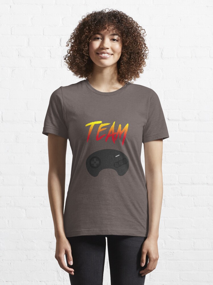 Aperçu 6 sur 7. T-shirt essentiel avec l'œuvre Team Megadrive créée et vendue par M1D33L.