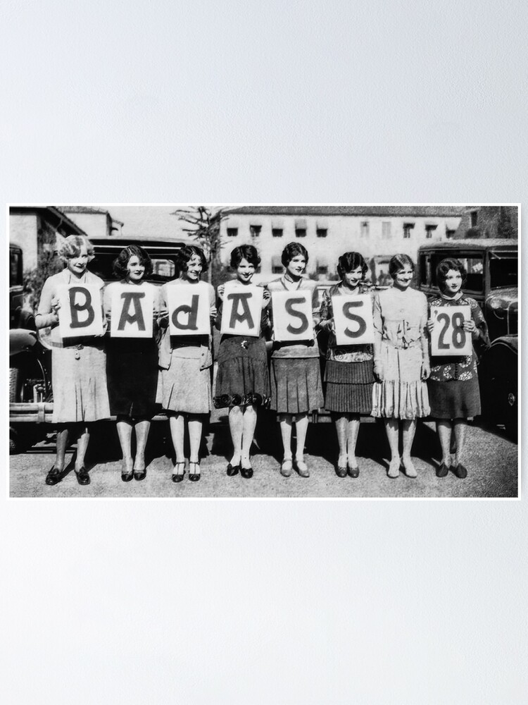 Poster for Sale avec l'œuvre « Buveurs de bière pour femmes, art vintage  noir et blanc » de l'artiste modernretro