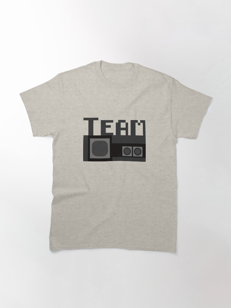 Aperçu 3 sur 7. T-shirt classique avec l'œuvre Team Master System créée et vendue par M1D33L.