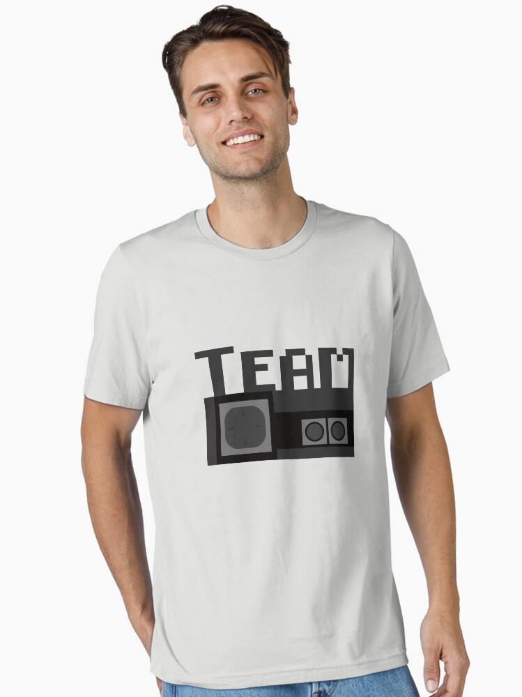 Aperçu 2 sur 7. T-shirt essentiel avec l'œuvre Team Master System créée et vendue par M1D33L.