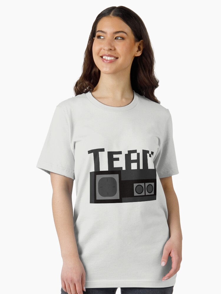 Aperçu 1 sur 7. T-shirt essentiel avec l'œuvre Team Master System créée et vendue par M1D33L.