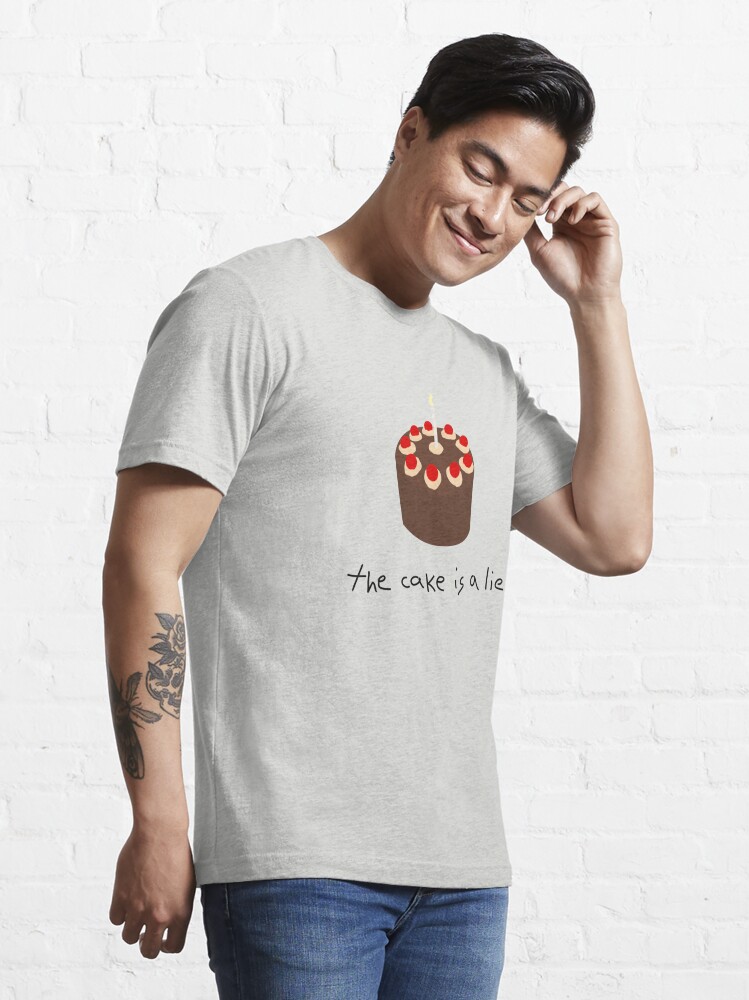 T-shirt essentiel avec l'œuvre The cake is a lie ! créée et vendue par M1D33L