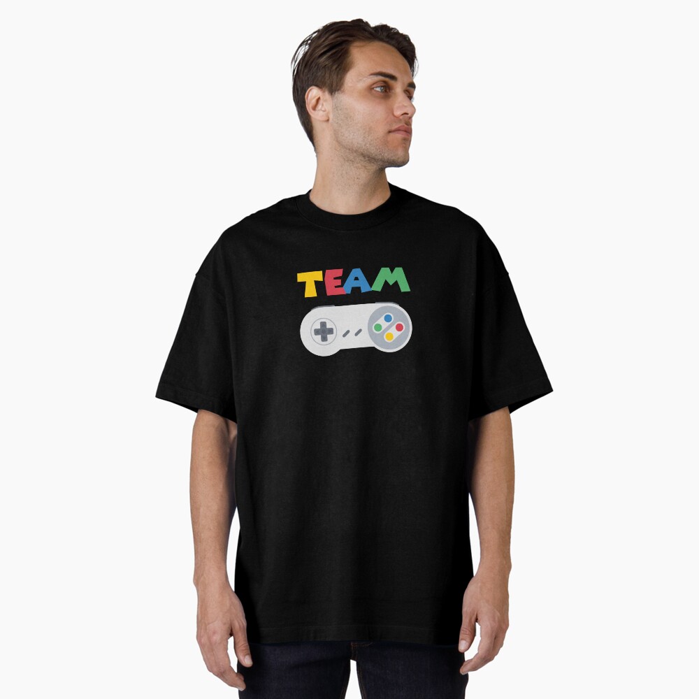Aperçu de l'œuvre T-shirt oversize créée et vendue par M1D33L.