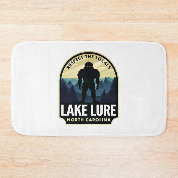 Aperçu de l'œuvre Lake Lure North Carolina Bigfoot Sasquatch créée et vendue par HalpinDesign.