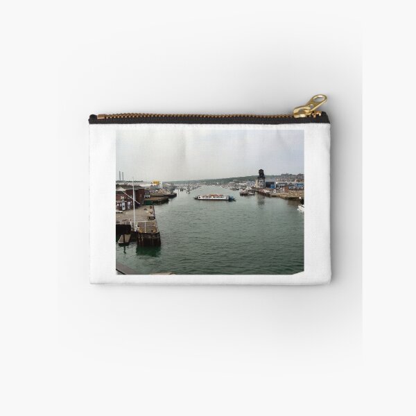 Artikelvorschau, DIE COWES SCHWIMMENDE BRÜCKE. entworfen und verkauft von ronsaunders47.