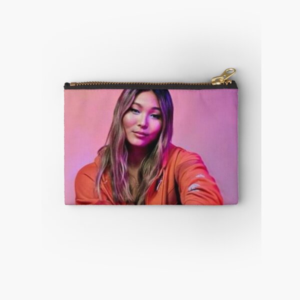 Item preview, Chloe Kim practicando snowboard designed and sold by Fizashop.