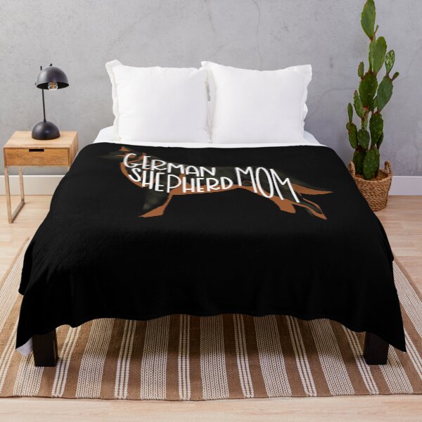 Aperçu de l'œuvre T-shirt Maman de chien de berger allemand Sable rouge créée et vendue par DebraJessup.