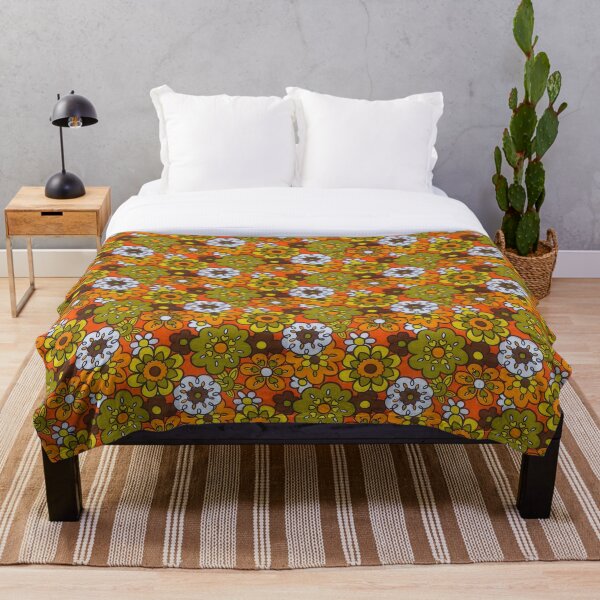 Artikelvorschau, Retro cooles Mid-Century-Blumenstoff-Design in Avocadogrün, Harvest Gold, Braun und Orange entworfen und verkauft von Designs by Kool Kat.