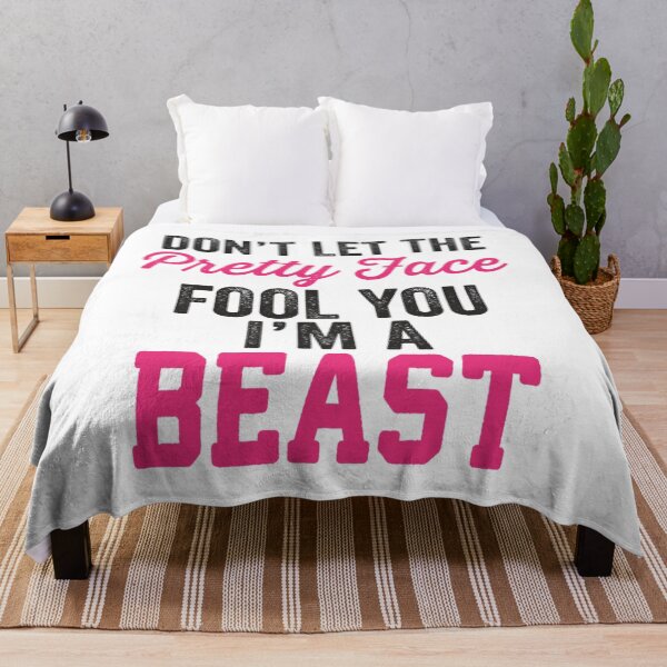 Artikelvorschau, Lassen Sie sich nicht von dem hübschen Gesicht täuschen, ich bin ein Beast Pink entworfen und verkauft von NguyenThanhRte.