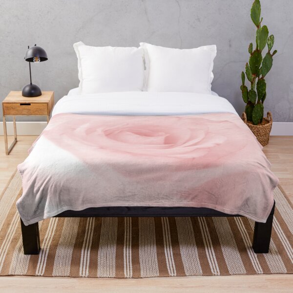 Aperçu de l'œuvre Sandy Pink Rose - Motifs de la nature créée et vendue par MSistersDesigns.