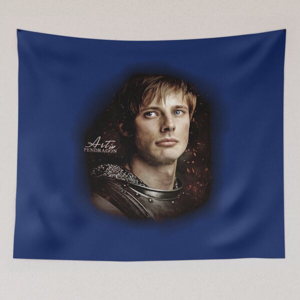 Artikelvorschau, Arthur Pendragon - Merlin - A2 V-Ausschnitt entworfen und verkauft von Jasaparells.