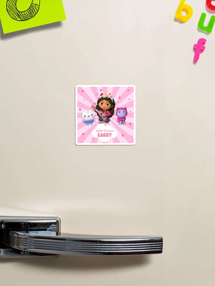 Poster for Sale avec l'œuvre « Maison de poupée de Gabby - Fête saupoudrée,  joyeux anniversaire, drôle » de l'artiste Dinudi