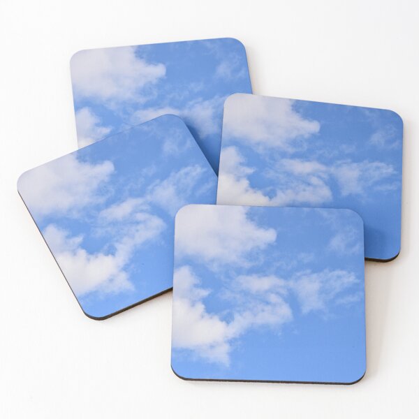 Artikelvorschau, Gestochen scharfe helle weiße Wolken klarer blauer Himmel Foto entworfen und verkauft von wenjunior.