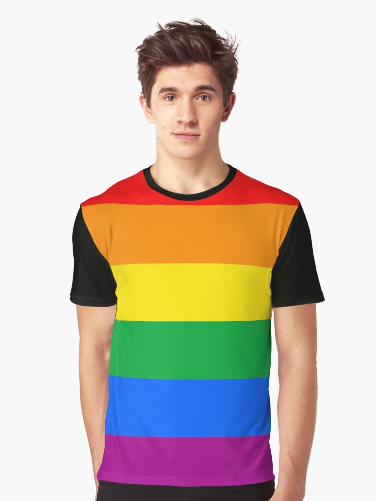 camiseta con colores del orgullo gay