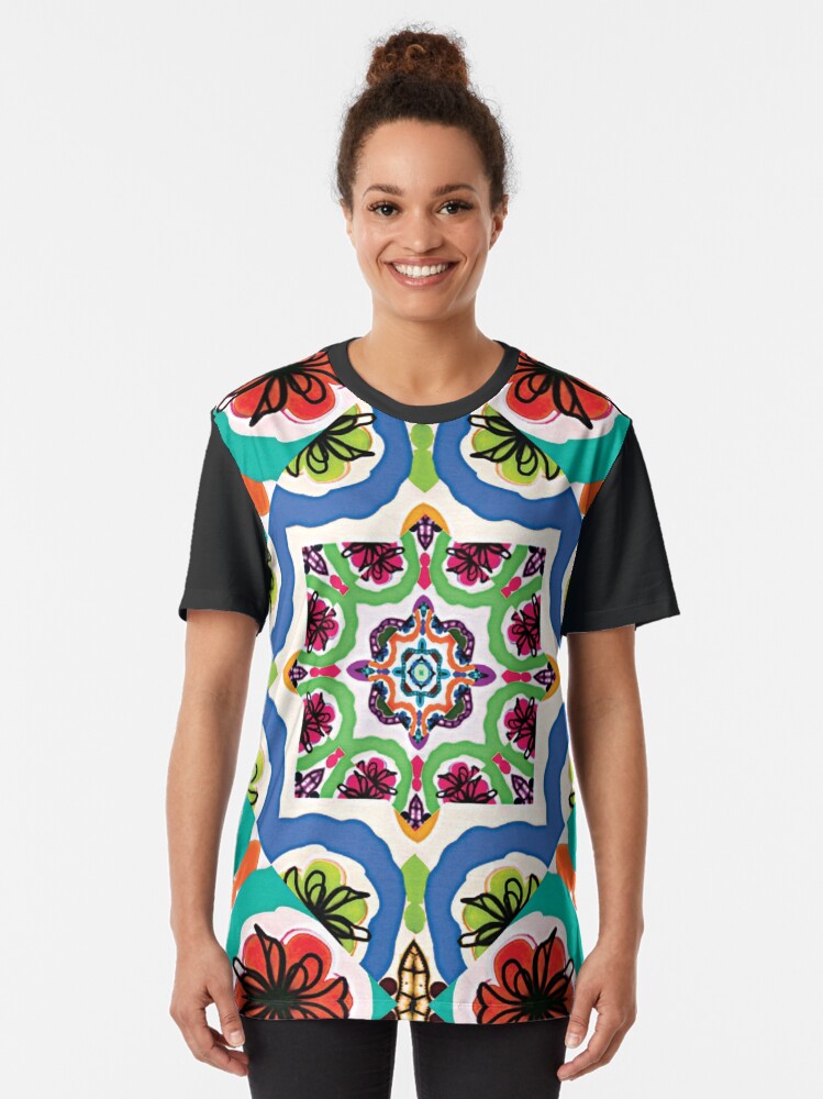 Thumbnail 2 von 5, Grafik T-Shirt, Mandala Japan Rot Grün designt und verkauft von Raduna.