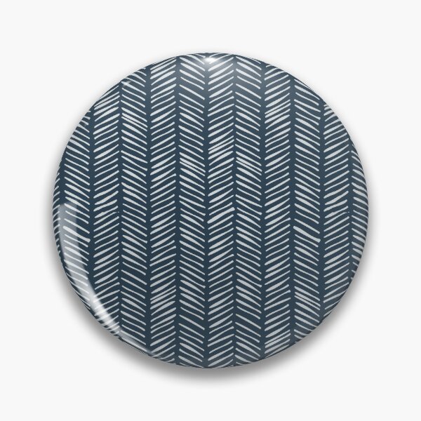 Artikelvorschau, Herringbone Handdrawn - Eiszapfen auf Marineblau entworfen und verkauft von NolkDesign.