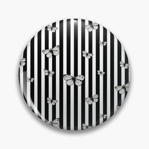 Aperçu de l'œuvre Rayures verticales, rayures verticales, rayures et papillons noirs et blancs, motif papillons créée et vendue par Emily Roberts.
