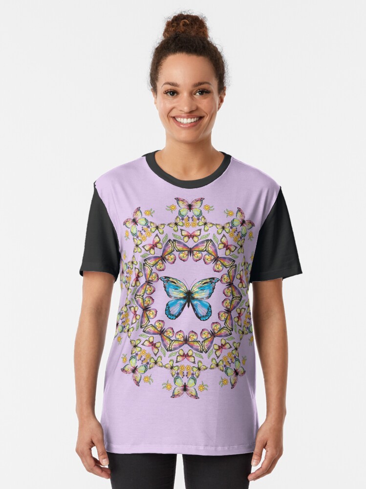 Thumbnail 2 von 5, Grafik T-Shirt, Mandala hellblauer Schmetterling designt und verkauft von Raduna.