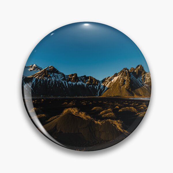 Artikelvorschau, Schwarze Sanddünen in der Nähe des Berges Vestrahorn entworfen und verkauft von Eyecbeauty.