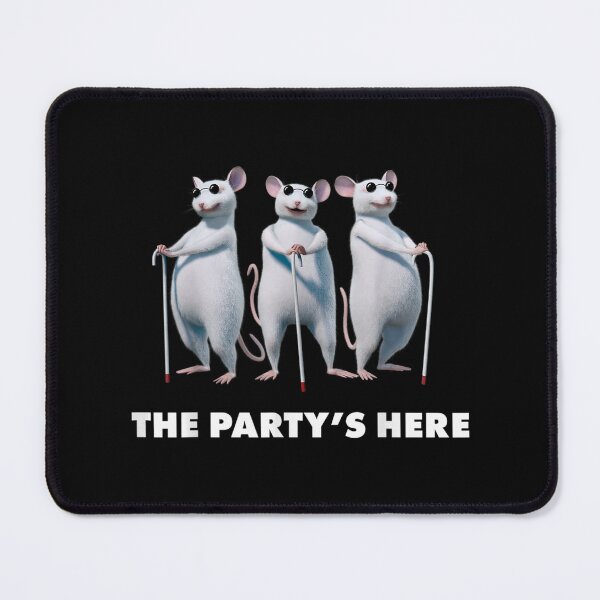Artikelvorschau, Shrek blinde Mäuse The Partys Here Textposter entworfen und verkauft von AoliniKiloa.