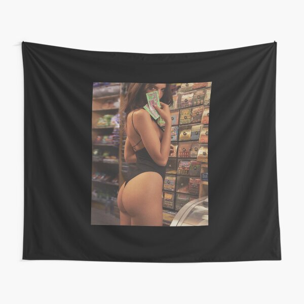 Mens Funny Emily Ratajkowski Gift For Music Fans Tapestry